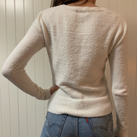 Women’s V-Neck Sweater - Picture 4 of 5